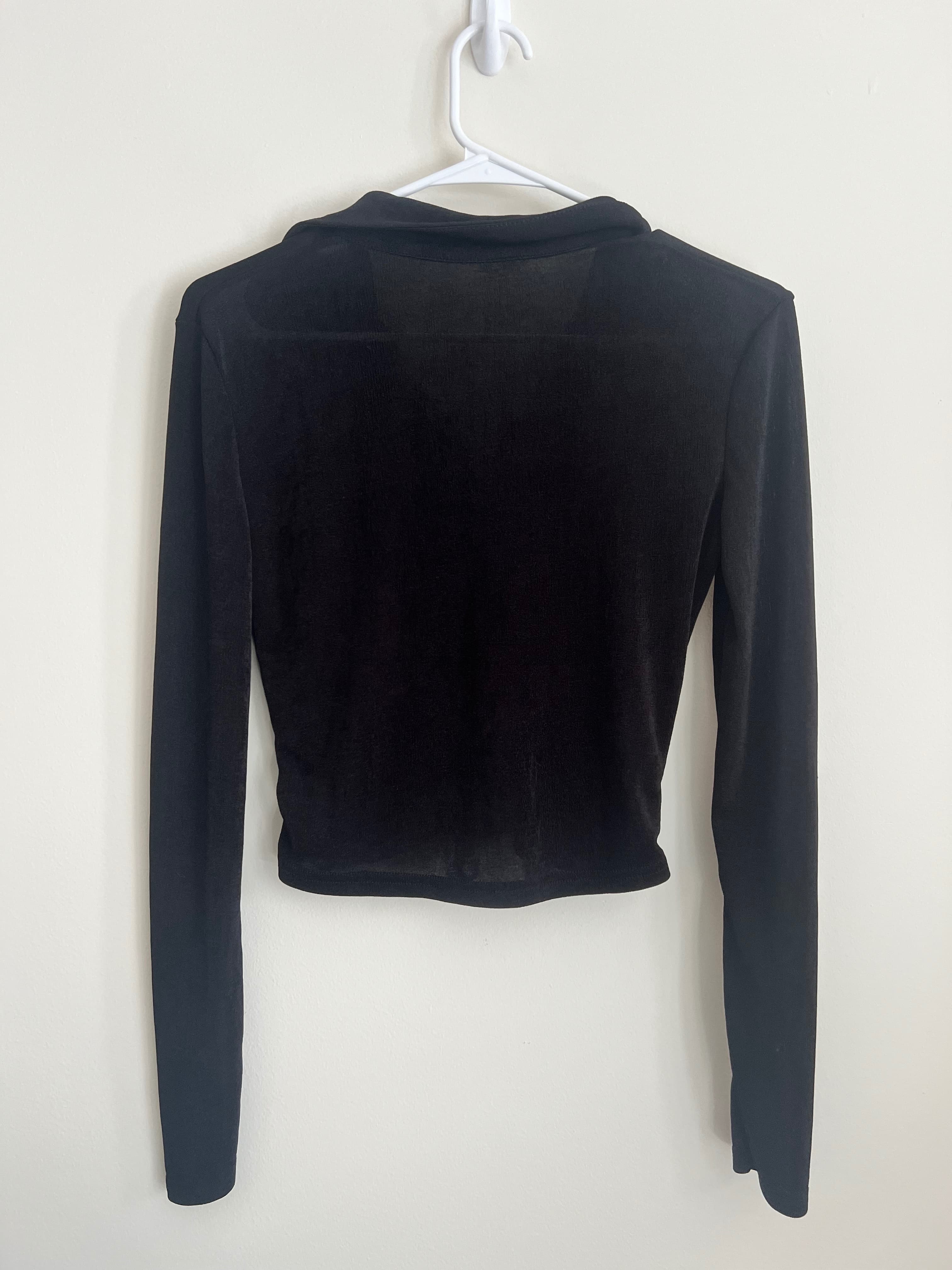 Black Ruched Button-Up Crop Top photo 2